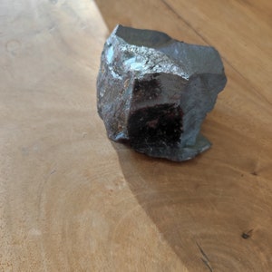 Medium format Hematite raw stone