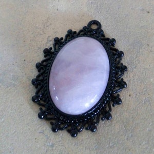 'rose Quartz' pendant black image 1