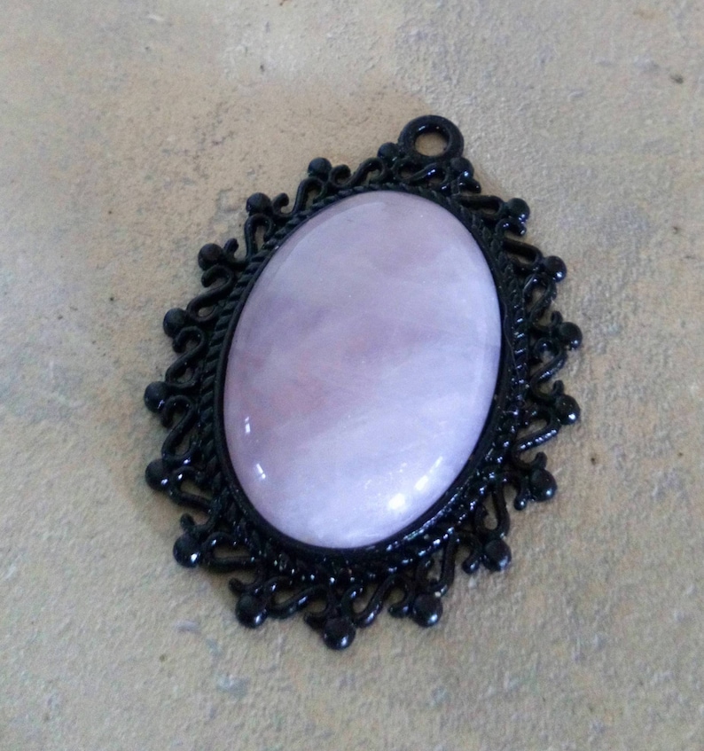 'rose Quartz' pendant black image 1