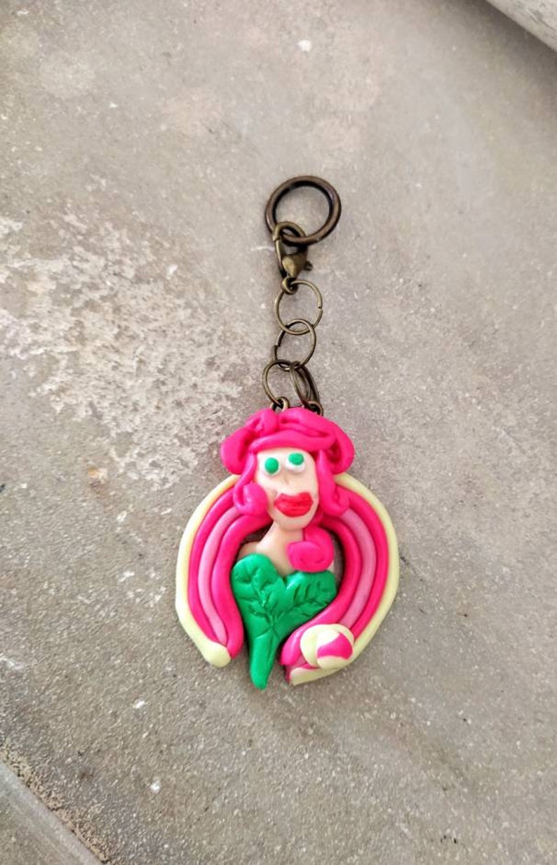 /'Madame Pink/' pendant