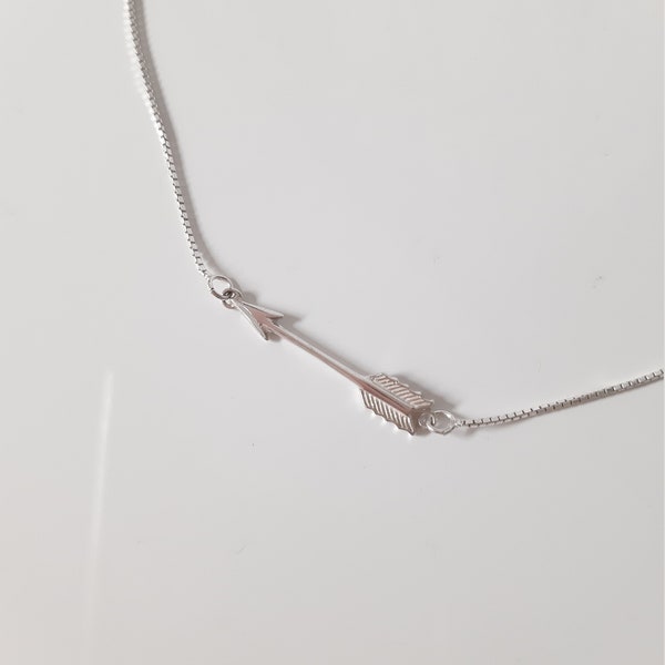 Collier de flèches Sterling Silver, collier de veuve noire, collier de petites flèches en argent sterling, cadeau pour elle, cadeau pour le meilleur ami