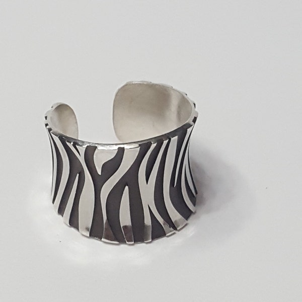 bague zèbre argentée, bague zèbre, bague imprimé zèbre, bague imprimé animal argenté, bijoux végétaliens, bijoux durables, bijoux végétaliens