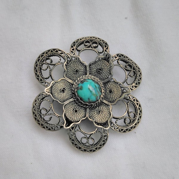 Silver filigree floral brooch with tourquoise