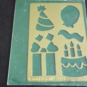 Estêncil de aniversário, modelo de gravação de aniversário, estêncil de gravação, estêncil para fazer cartão ou modelo. Fornecimento de artesanato. Artesanato infantil.