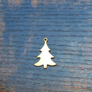 Charm rústico de árbol de Navidad de color dorado. Alta calidad. Artesanía festiva y bisutería.