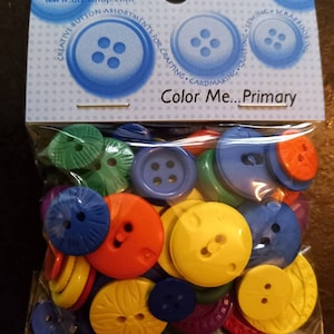 Vístelo con botones y adornos. "Coloréame...primario". Paquete múltiple de botones redondos. Colores primarios. Paquete grande.