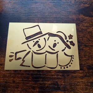 Kerst embossingsjabloon en herbruikbaar stencil. Duurzaam. Sneeuwman. Kaarten maken. Cadeaukaartje maken.