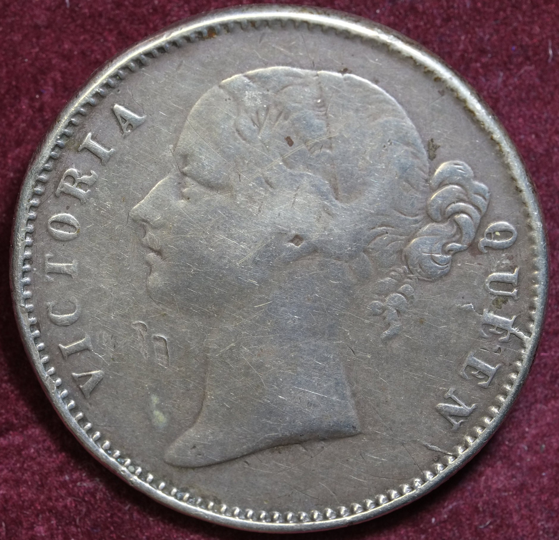 Image of 1840 British East India Company Victoria Queen Of Great Britain & Ireland Empress Silver 1 Rupee Coin Brooch