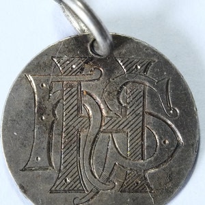 Inciso F H S Victorian .925 argento Threepence forato con link per uso charm o pendente