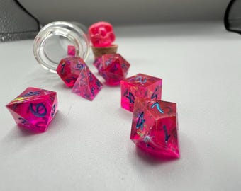 Mini Dados - Buscadores de Corações - Conjunto de 8 dados com frasco de vidro