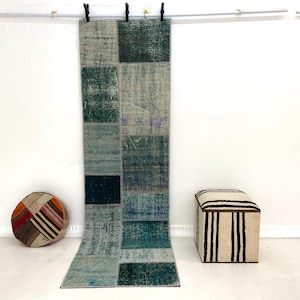 Alfombra de pasillo Oushak de patchwork vintage, anudada a mano en lana y algodón (71 x 254 cm).