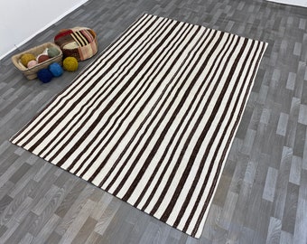 Vintage Turkish Hemp Kilim Rug: Handwoven Salon Rug (5'2x7'5 ft)
