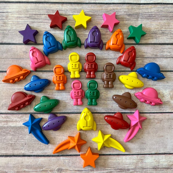 Outer space Kids Birthday Favors. Rocket crayons. Thank you favors. Outer space birthday. Class favors. Gifts. Space ship.