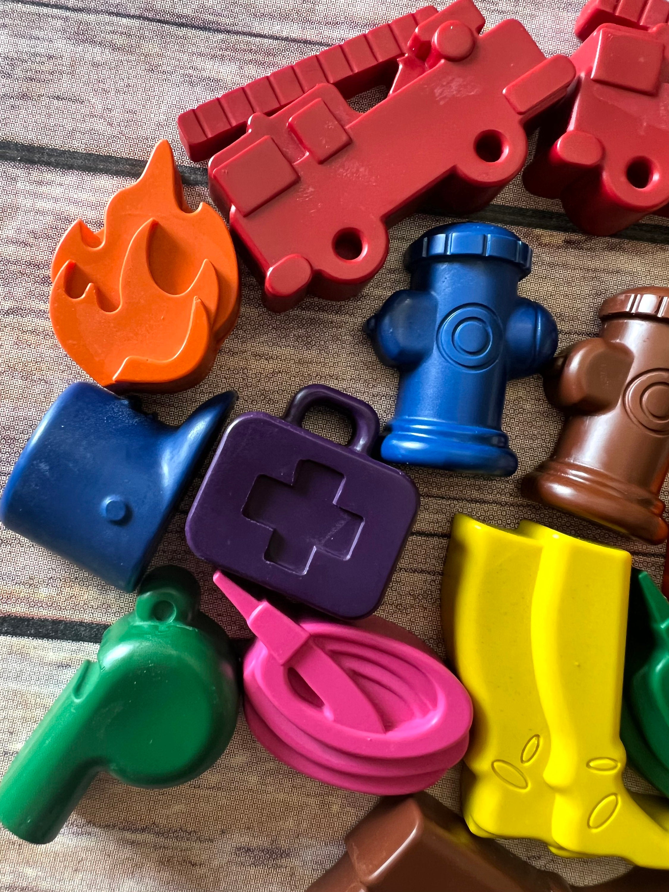 Fire Engine Fun Mini Crayon Packs – US Novelty