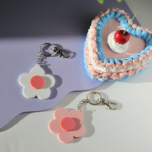 Gänseblümchen Schlüsselanhänger/Taschenanhänger - Süße Blume Schlüsselanhänger - Geschenk für Sie - Pink/Weiß