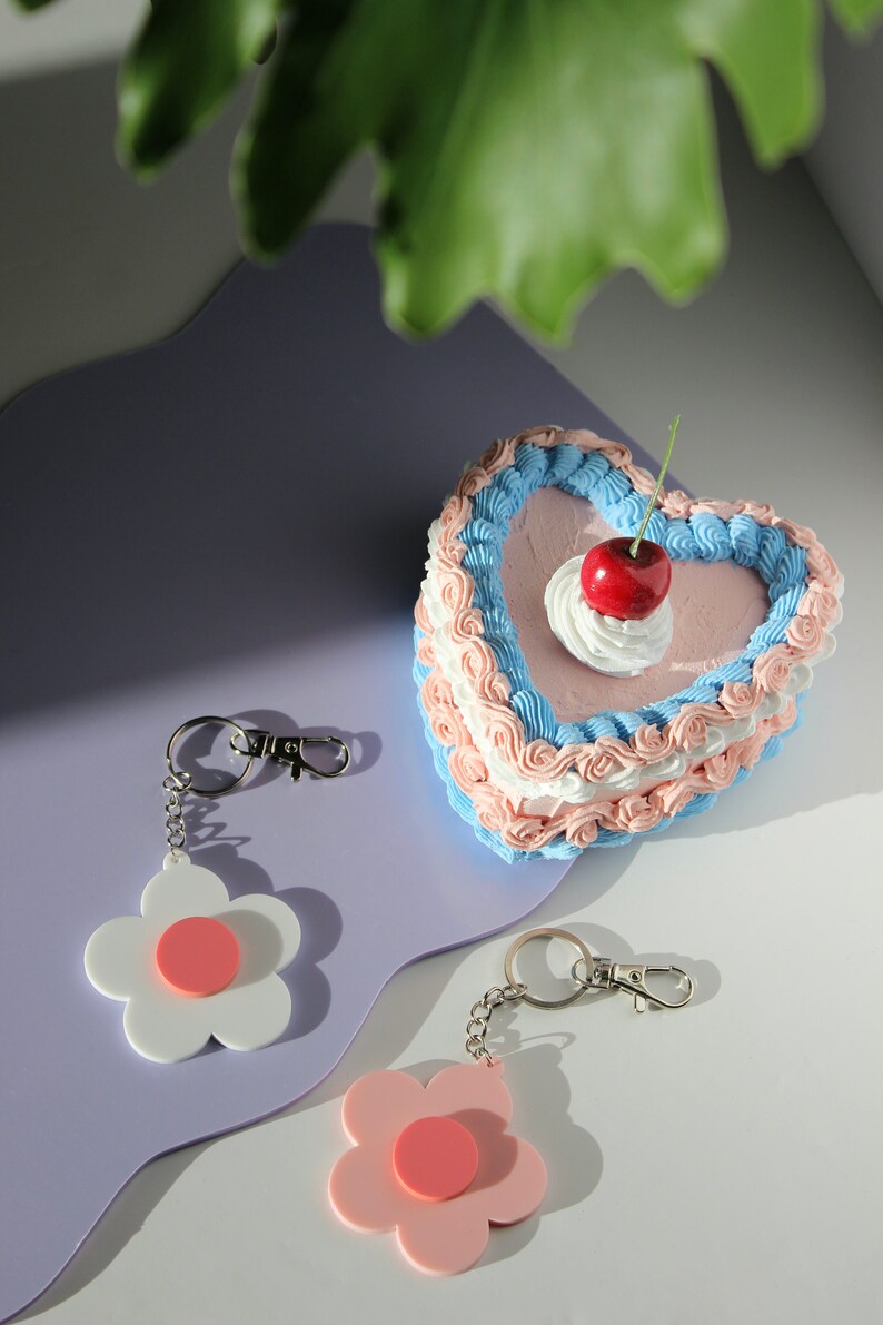 Daisy Keyring / Bag Charm Cute Flower Key Chain Gift for her Pink / White White
