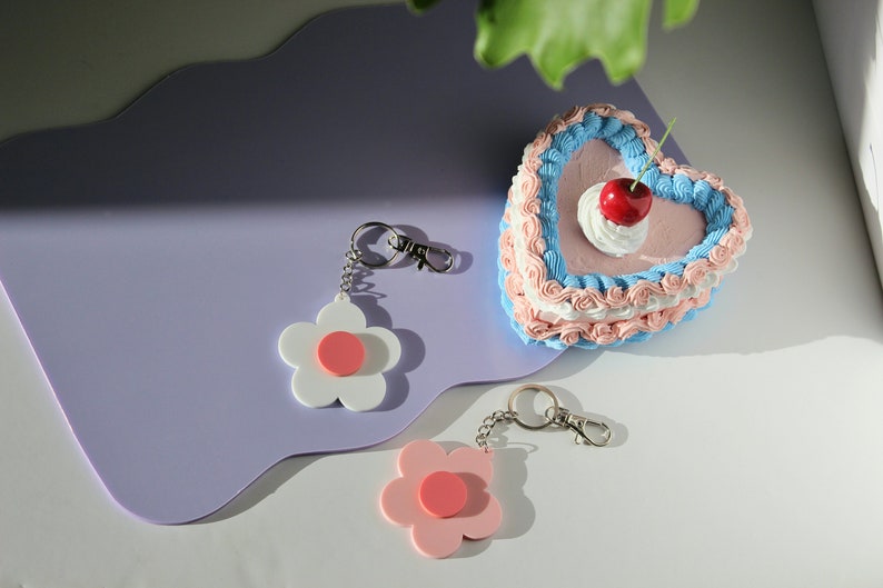 Daisy Keyring / Bag Charm Cute Flower Key Chain Gift for her Pink / White image 1