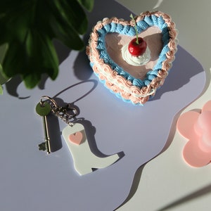 PINK WESTERN BOOT KEYRING main image 1