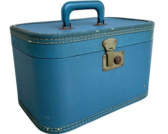 Super Adorbs Small Vintage 1950’s/60’s Slate Blue Train Case with Mirror