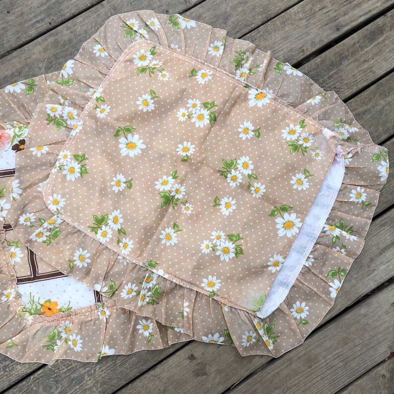 Vintage 1970\u2019s Silver Pilzer Company Polyester Standard Floral Pillow ShamsCases