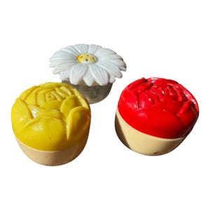 Vintage 1930s Plastic Flower Salt and Pepper Shakers: Jaydon Inc USA