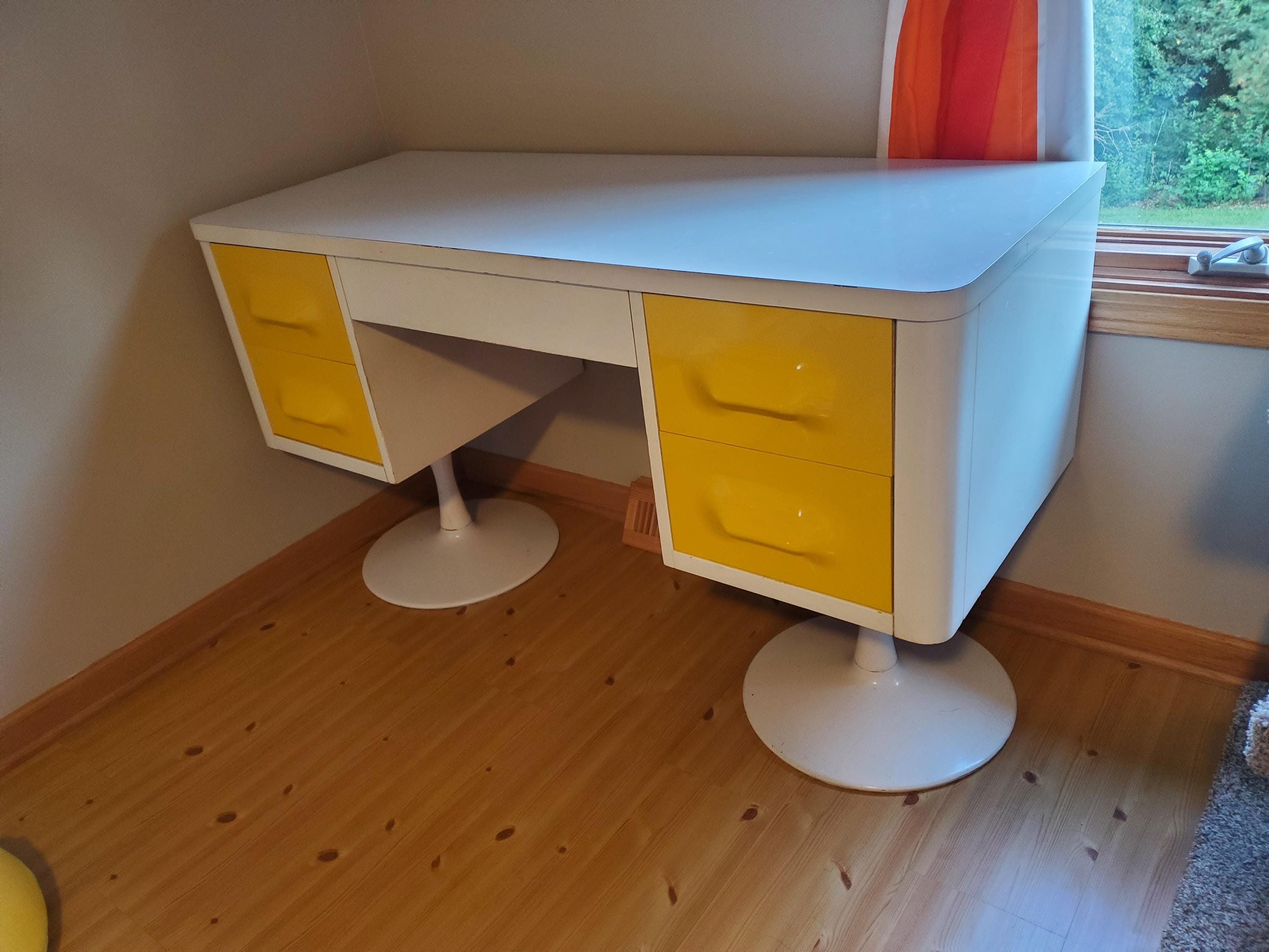 Broyhill Desk - Etsy