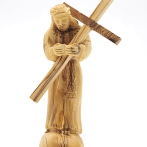 Hölzerne Jesus-Statue, Jesus, der Kreuzstatue trägt, katholische Jesus-Statuen aus Olivenholz, Auferstehungsszene zu Ostern, Geschenk des Ostervaters