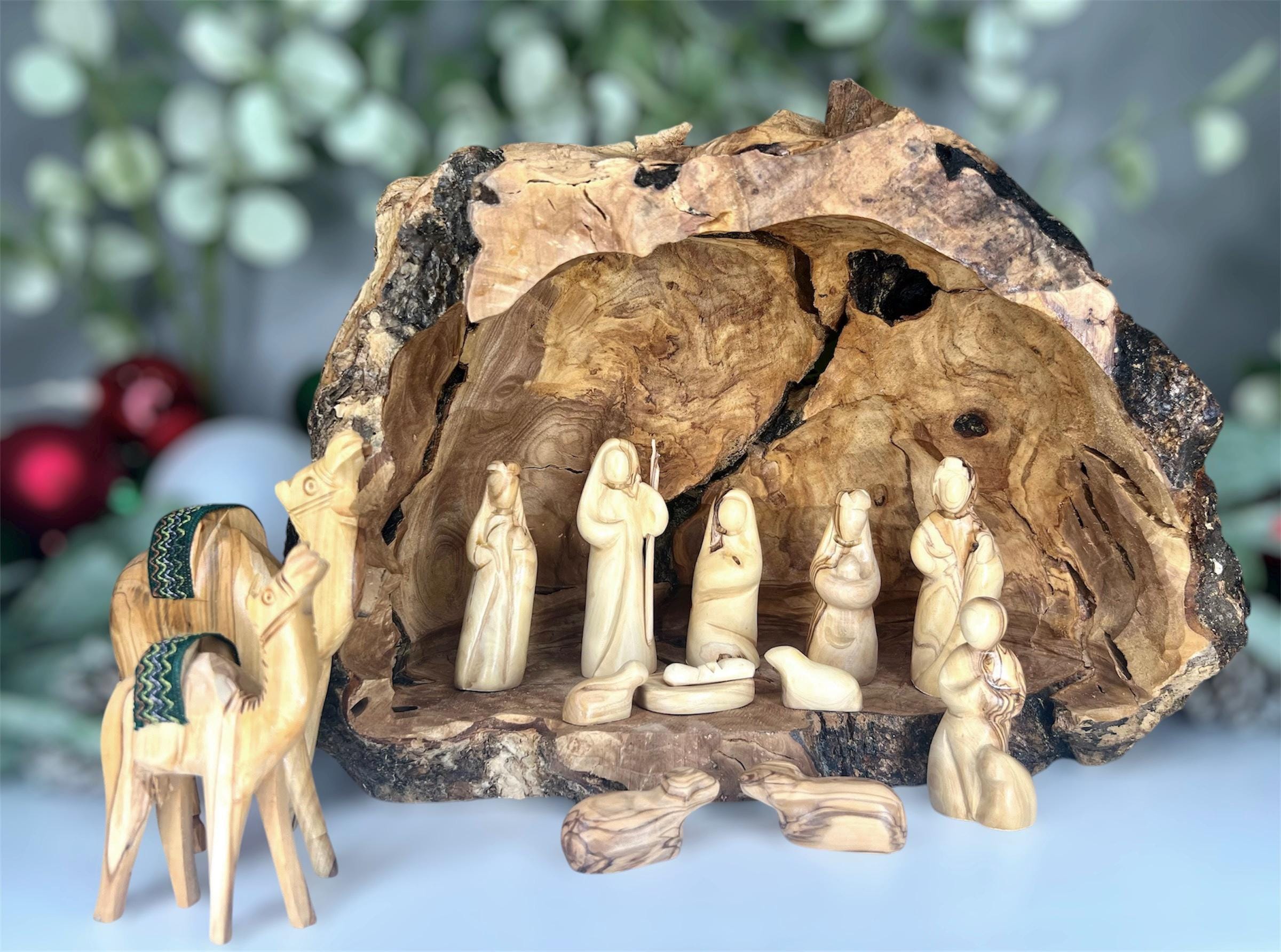 キリスト生誕のクリスマス飾り オリーブ材 ベツレヘム製 手彫り人形と