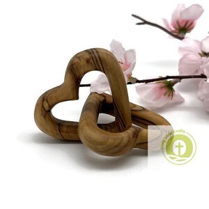 Ineinandergreifende Herzen, Herz aus Olivenholz, einzigartiges Hochzeitsgeschenk, Geschenk zum 5