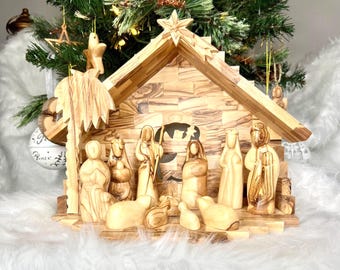 Presepe in legno d'ulivo fatto a mano: decorazione natalizia per la Terra Santa