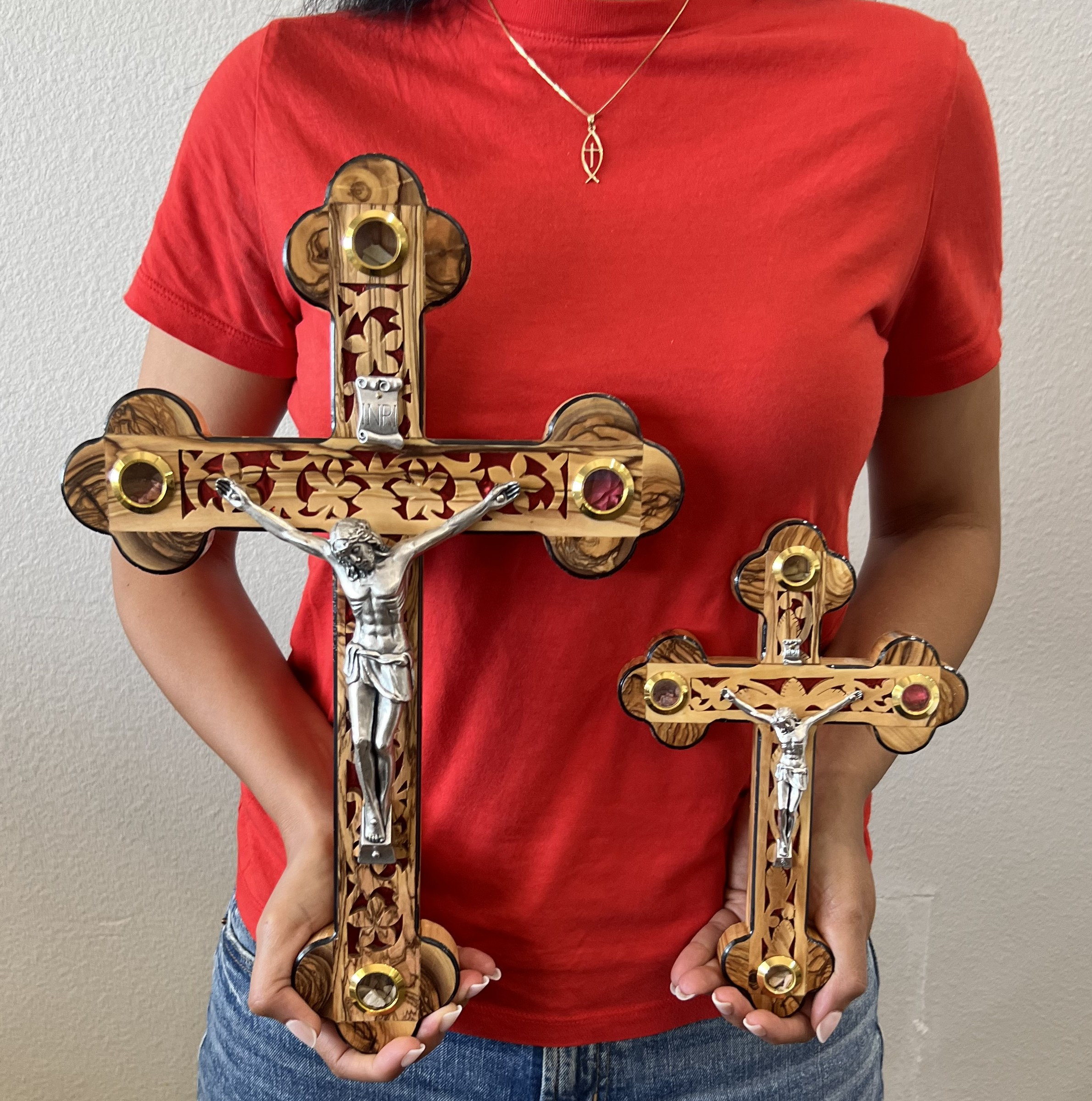 Crucifijo de pared de madera de 9 pulgadas para colgar en la pared de  Tierra Santa Cruz 4 vasos llenos de reliquias sagradas hechas en Belén  Tierra