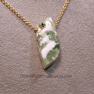 MOSS IN SNOW, White Quartz with Dendtrites, Rock Intarsia, Lapidary Jewelry, Stone Pendant