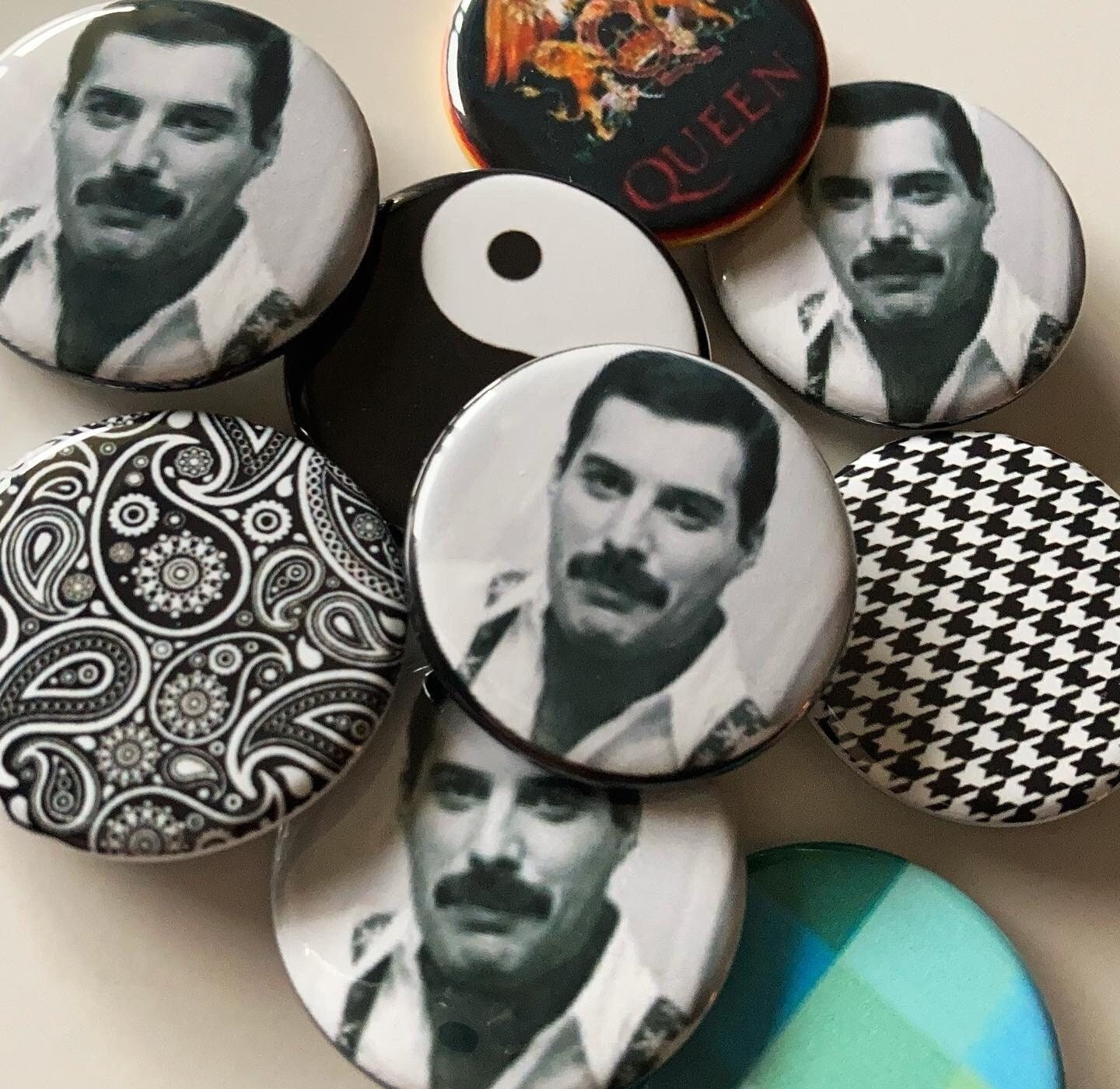 Pin's Queen Freddie Mercury - Neuf - Métal - Réf 2b