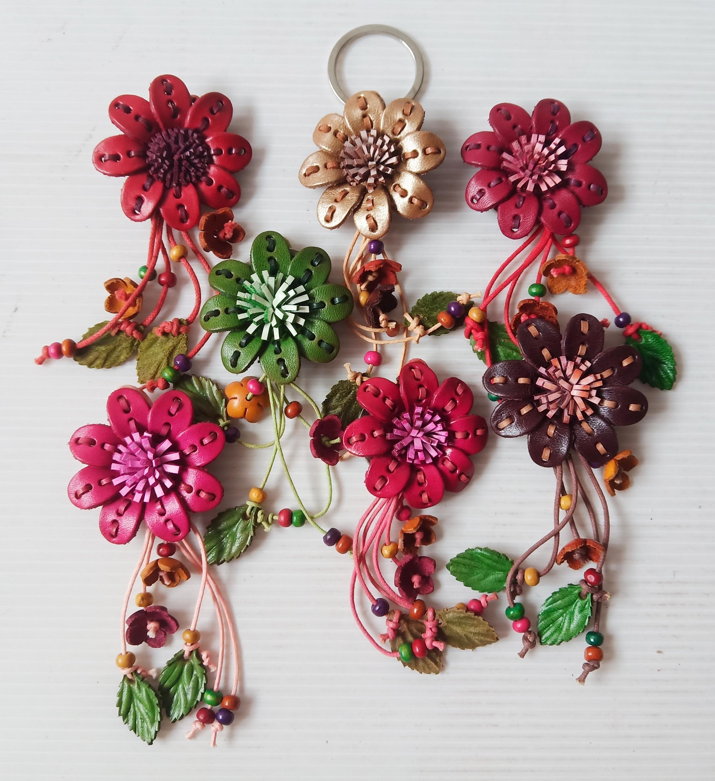 蜜柑　お花キーホルダー 手作りのステッチ入りレザーフラワーキーホルダー、花柄リーフバッグ