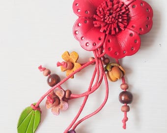 手作りの穴あきレザーフラワーキーホルダー、カラフルな花柄タッセル