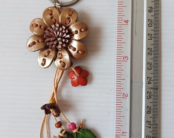手作りのステッチ入りレザーフラワーキーホルダー、花柄リーフバッグ