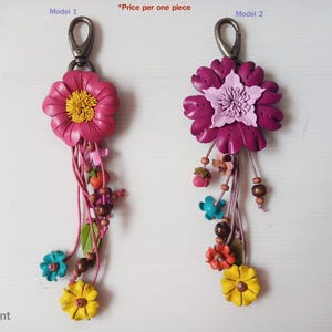 O presente perfeito: um chaveiro de couro com flores para sua bolsa nº 17