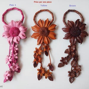 Lujoso llavero de cuero con forma de flor: el complemento perfecto para el bolso n.º 16