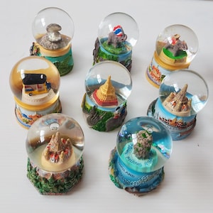 Traveler's Keepsakes: Souvenir Snow Water Globes of Unforgettable Places