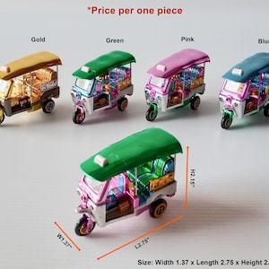 Small Tuk Tuk Motorcycle Taxi Model – Collectible Souvenir in Gift Box