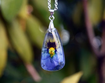 Real Pansy Flower Necklace / Pressed Flower Pendant / Real Flower Resin Jewelry / Pansy Pendant / Pansy Necklace / Nature Necklace