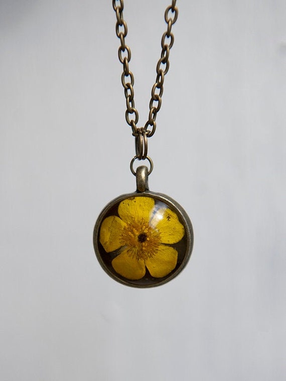 Pressed Flower Jewelry Real Buttercup Necklace Gift for Her Pressed Buttercup Necklace Floral Necklace Floral Pendant Gardener Gift