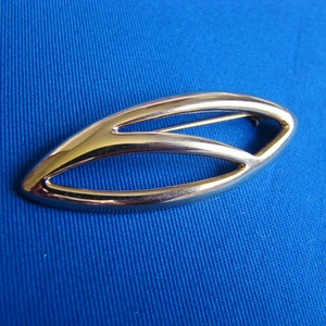 Rare Monet Vintage Gold Tone Brooch.  Elegant Design.  1960's