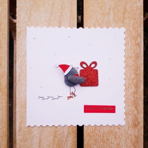 Carte de Noël, carte de Noël, merle secret du Père Noël, merle avec colis de Noël, cadeau de Noël, joyeux Noël, carte de galets, carte de merle drôle