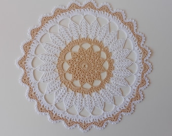 Napperon rond au crochet en coton fin blanc et beige , déco bohème , napperon pour table basse , décoration au crochet , fait main