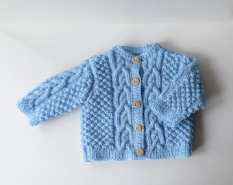 Gilet bébé 3 mois tricoté main, gilet bleu ciel, vêtement bébé, cadeau de naissance, cardigan bébé fait main,