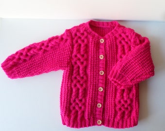 Gilet fille 2 ans tricoté main en acrylique rose , gilet tricot enfant , tricot fait main , vêtement enfant tricoté main , cardigan rose