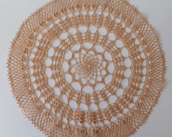 Napperon au crochet couleur beige, napperon rond de 37 cm , dessous de vase , centre de table , déco intérieur , napperon dentelle