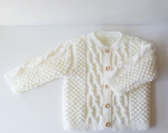 Gilet bébé 1 an tricoté main en acrylique , tricot fait main , vêtement bébé , cadeaux de naissance, cardigan fait main , gilet fait main