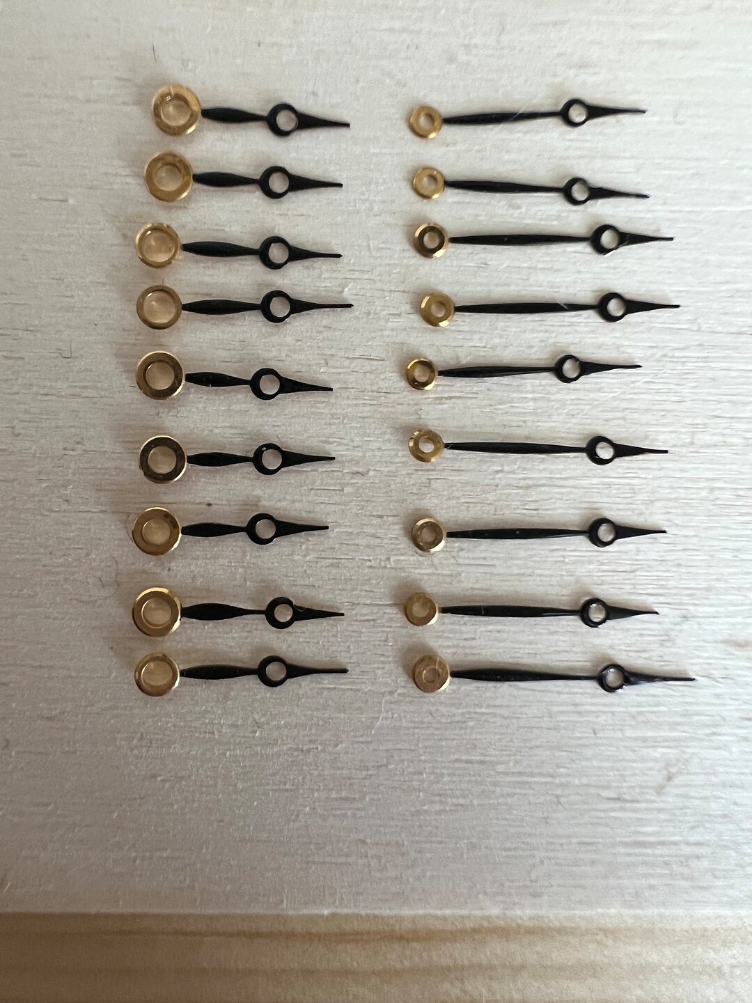 Lot De 100 Aiguilles De Montre UNIVERSO - NOS (New Old Stock) Pour Réparation Ou Customisation